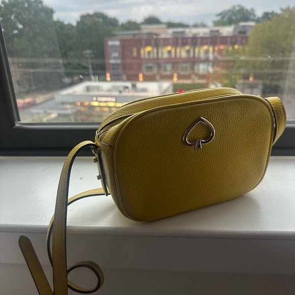 Chic Yellow Kate Spade Crossbody Bag - Picture 1 of 4